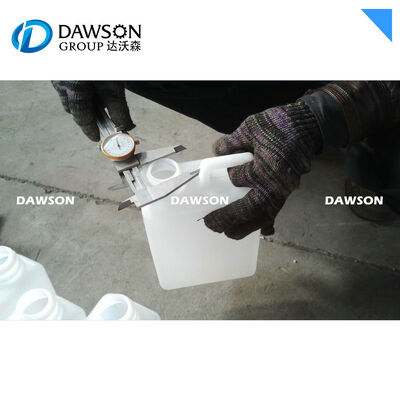 قدرت گرمایش پیچ 6kW دستگاه قالب گیری فشار برای HDPE PP جیری می تواند بطری شیر روغن 5L مصرف هوا 0.6